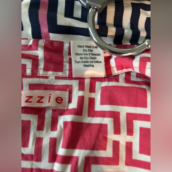 Tizzie long sleeve geometric button down top size small - Picture 16 of 16